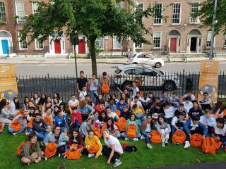 23 de agosto en Mountjoy Square grupo de curso escolar en Irlanda