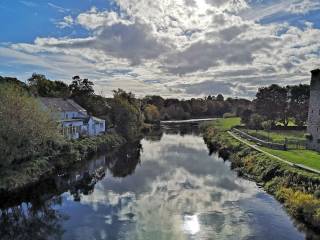 la preciosa ciudad de Thomastown y su colegio de secundaria