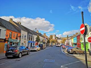 la preciosa ciudad de Thomastown y su colegio de secundaria