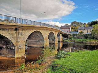 la preciosa ciudad de Thomastown y su colegio de secundaria