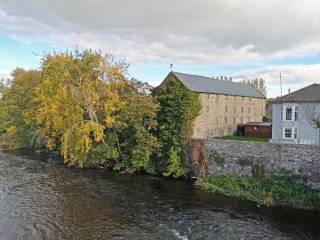 la preciosa ciudad de Thomastown y su colegio de secundaria