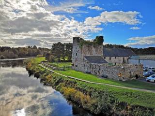 la preciosa ciudad de Thomastown y su colegio de secundaria