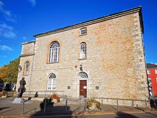 La ciudad de Athy y sus institutos de secundaria