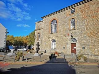 La ciudad de Athy y sus institutos de secundaria