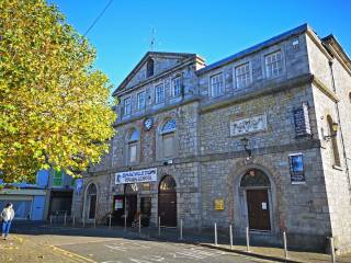 La ciudad de Athy y sus institutos de secundaria