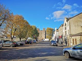 La ciudad de Athy y sus institutos de secundaria