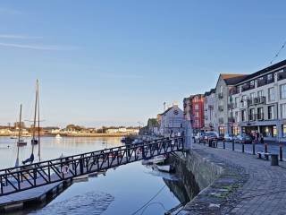 La ciudad de Dungarvan y sus colegios