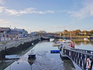 La ciudad de Dungarvan y sus colegios