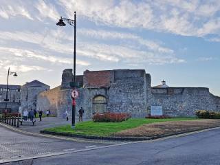 La ciudad de Dungarvan y sus colegios