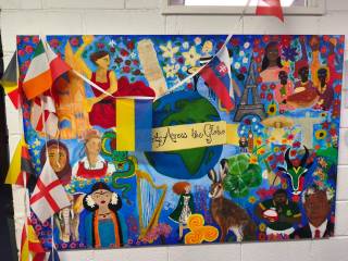 Un bonito póster que refleja la inclusión y diversidad del alumnado de todo el mundo