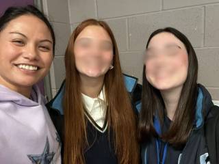 Nuestras alumnas con la coordinadora, Ania