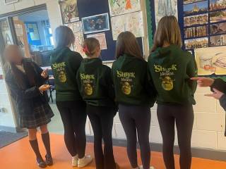 Orgullosas de su producción del musical de Shrek 🎭