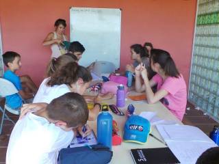 Lunes de clases de inglés en el camp