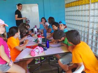 Lunes de clases de inglés en el camp