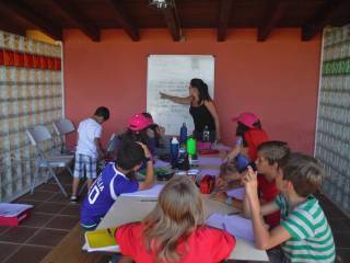 Lunes de clases de inglés en el camp