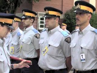 Actual uniforme de la Policía Montada canadiense