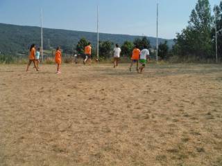 Dia de clases y juegos en campamento