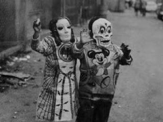 Niños disfrazados en la década de los años cuarenta.