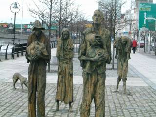 monumento a victimas de la hambruna