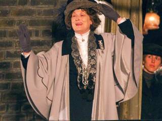Meryl Streep como Emmeline Pankhurst
