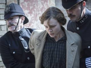 Maud siendo arrestada