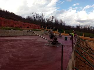 pista de baloncesto roja