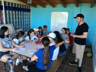 Dia de campamento con los profesores nativos